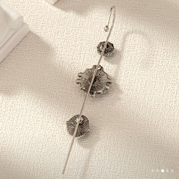 Elegant Silver and Turquoise Earring Pin - Picture 3 of 4